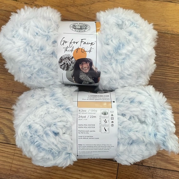 Lion Brand Go For Faux Blue Bengal~ 2 skeins - Picture 2 of 6